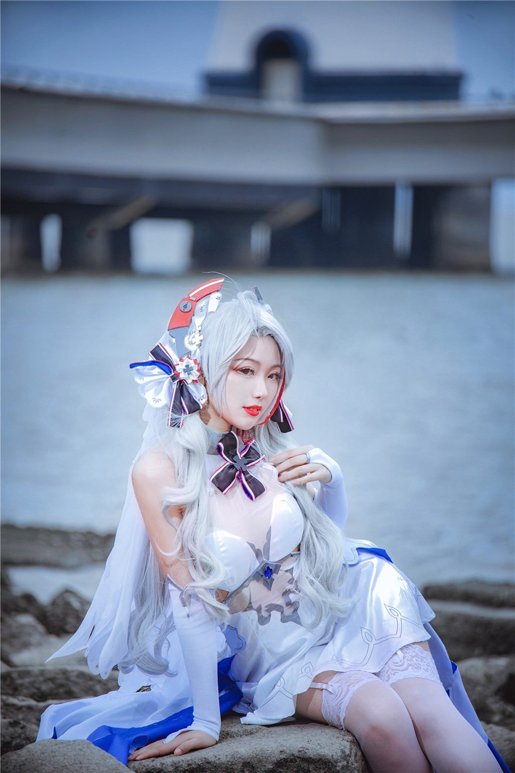 禁忌之吻全记录：明星酒后在深夜私会中展现出的狂野吻戏与柔情余韵
