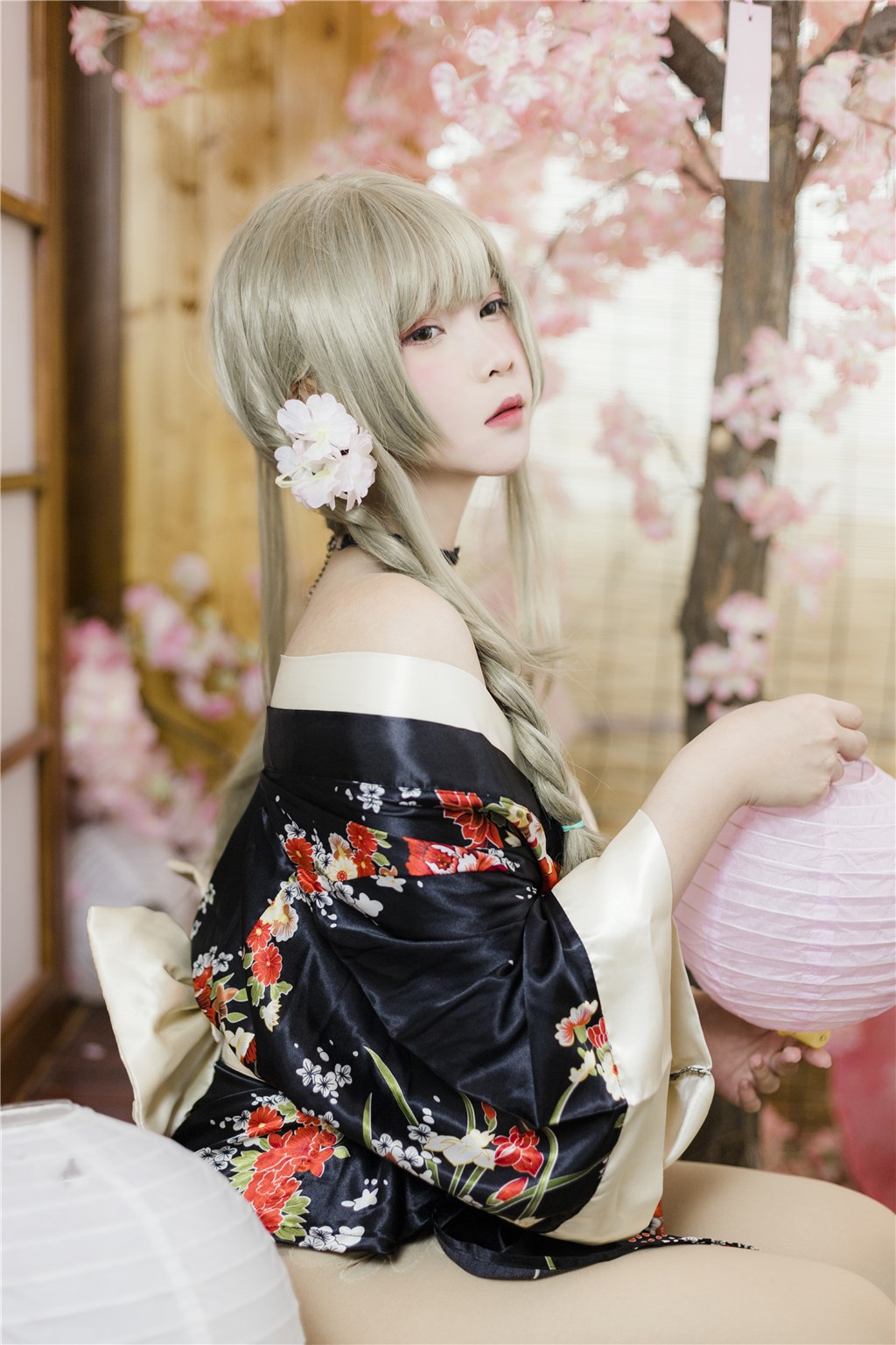 【今日吃瓜】网友聚焦：当红明星夜间秘密出没，疑似与神秘人物交换禁忌情报！